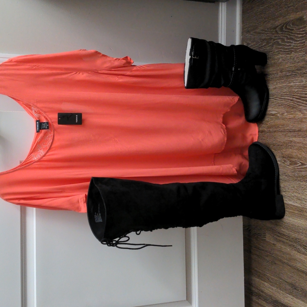 NWT Coral Torrid Brand Blouse Keyhole Cutout in Back Sz 6 or 30. Shirt Only!!!!!